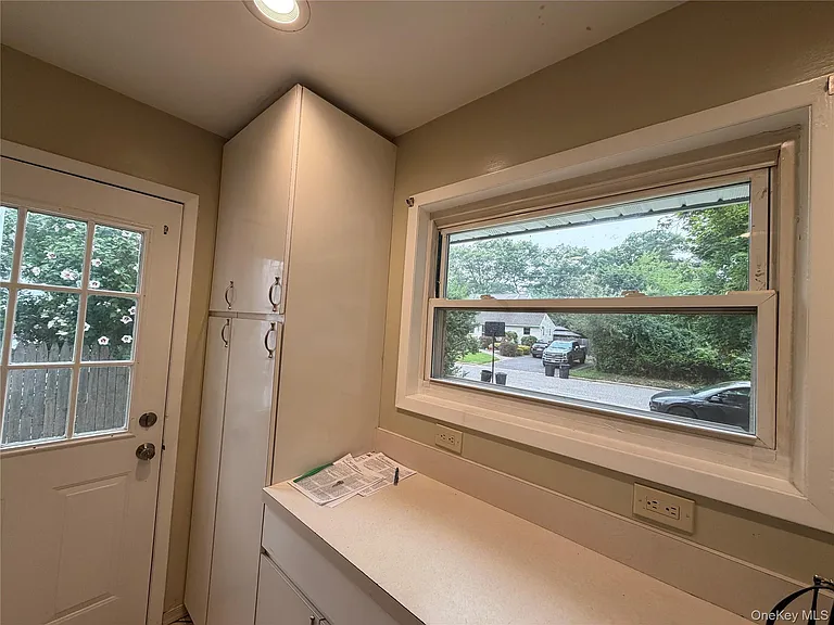 196 Sterling St — Photo 3