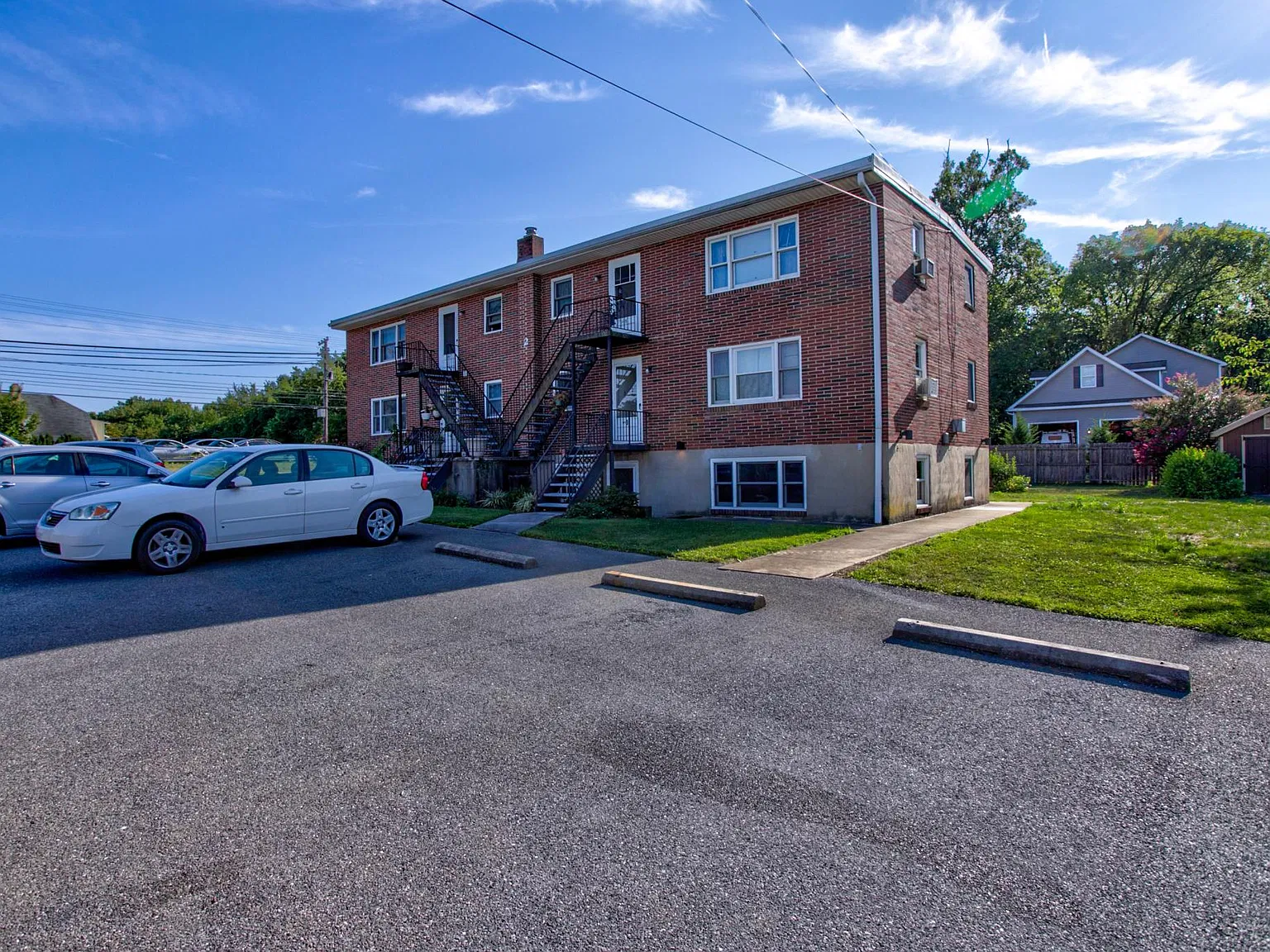 2 Park Circle Dr — Photo 2