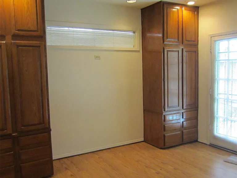 512 W Polk St — Photo 10