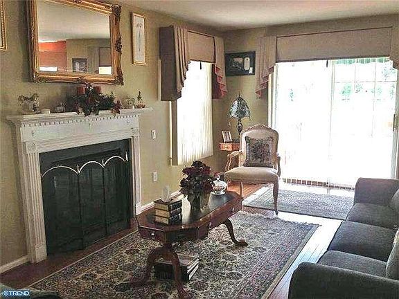 3rd image of 110 Littondale Ct
