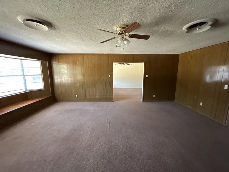208 Oak St — Photo 5