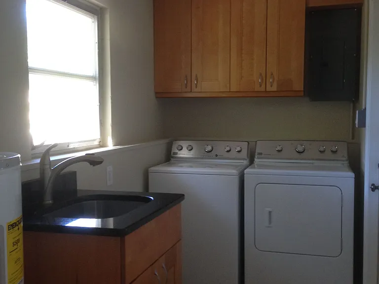 2462 Hyde Park St — Photo 12