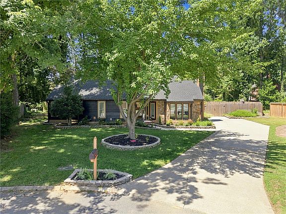 3rd image of 402 McCrary Ct