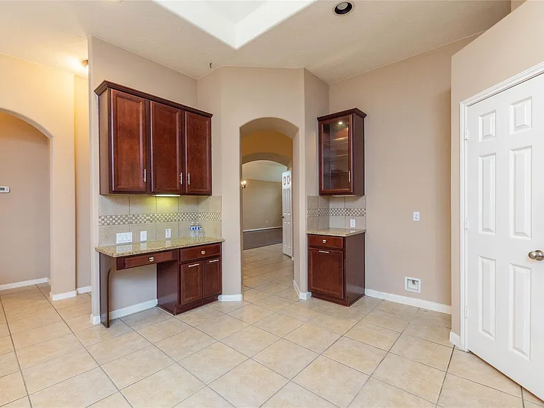 2201 Signal Hill Dr — Photo 8
