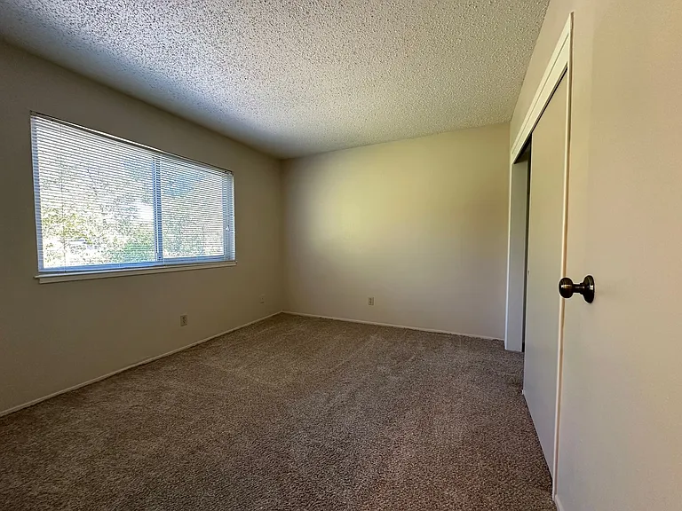 B Street Apartments — Photo 27