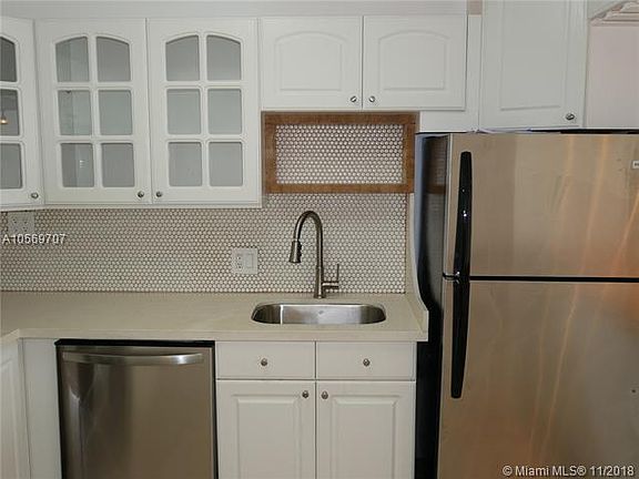 3rd image of 1228 West Ave APT 606