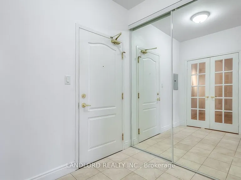 77 McMurrich St #307 — Photo 18