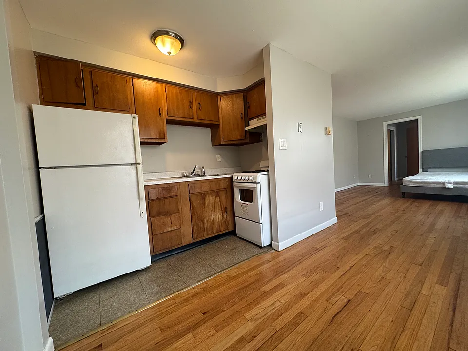 56-1B Webster St