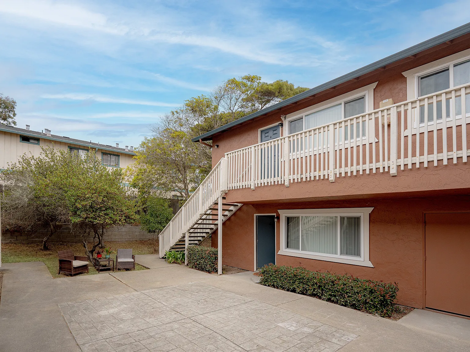 Hillcrest Manor — Photo 2