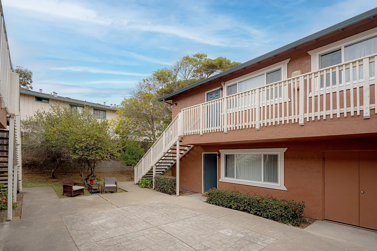 3037 Owen EXT4 - Hillcrest Manor