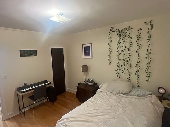 4th image of 6121 N Claremont Ave #3A