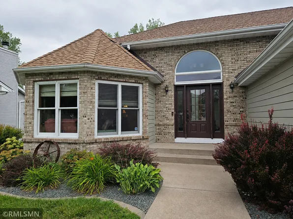 120 Indian Hills Ln, Circle Pines, MN 55014