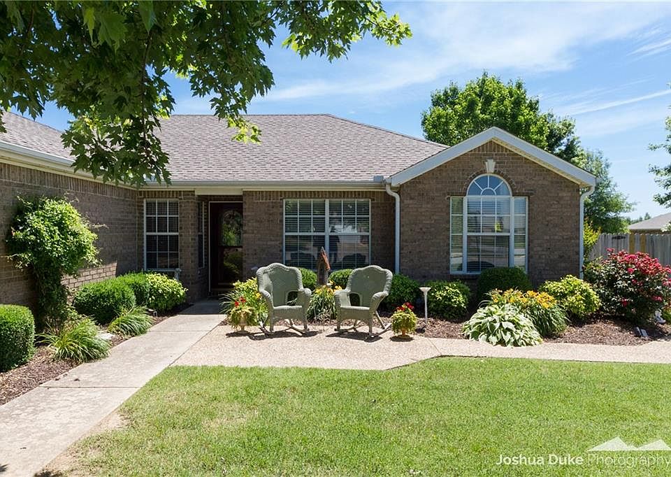 1st image of 2976 N Quartz Dr