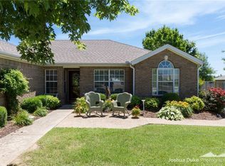 2976 N Quartz Dr, Fayetteville, AR 72704