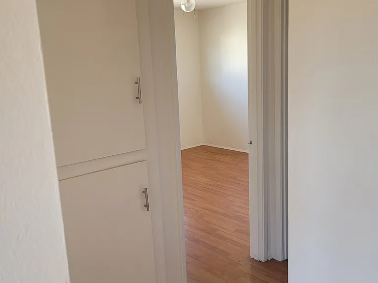 1038 N Ridgewood Pl #4 — Photo 15