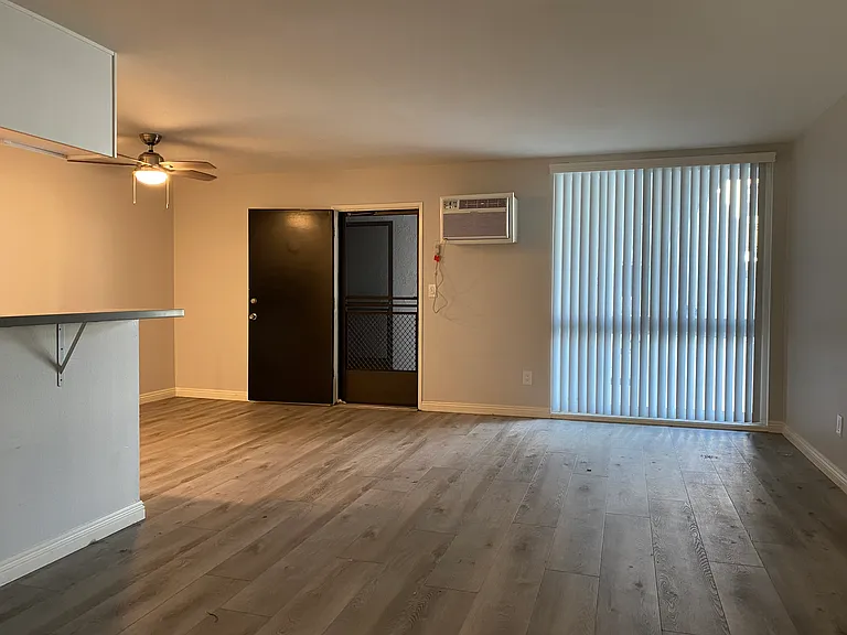 441 W Burchett St — Photo 23