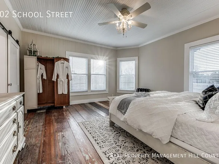102 N School St — Photo 13