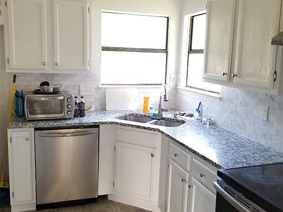 5th image of 530 Oxbow St