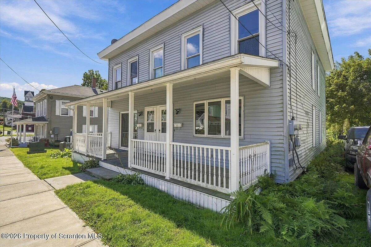 3 bed, 1.0 bath, 1000 sqft, $1,350 — Photo 2