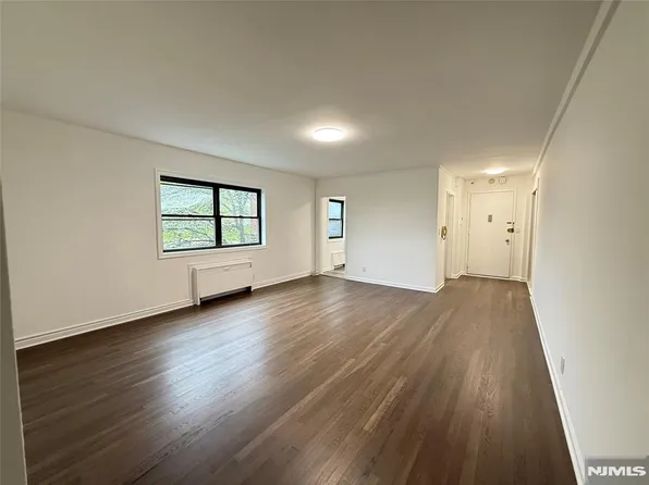 3001 Edwin Ave APT 5A, Fort Lee, NJ 07024