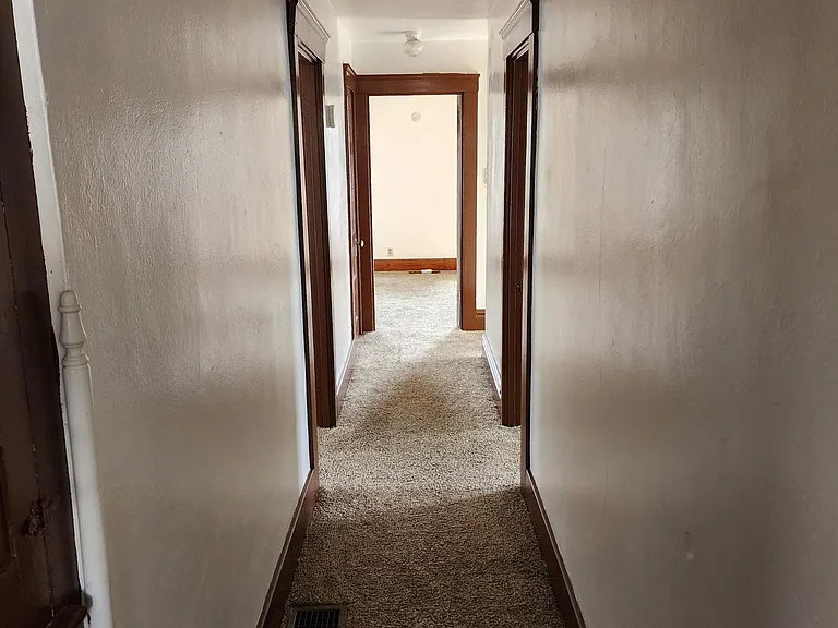 726 W Pleasant St — Photo 5