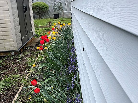Side and storage shed 