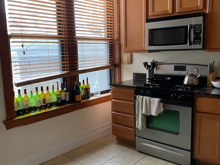 1358 W Barry Ave #1 — Photo 5