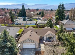 3208 Burton Dr, Medford, OR