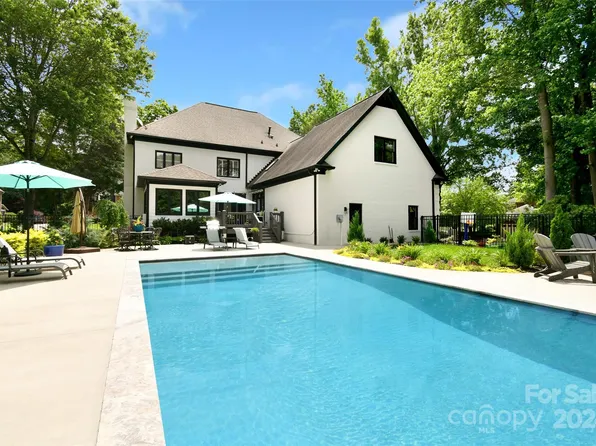 8516 Brownes Pond Ln, Charlotte, NC 28277