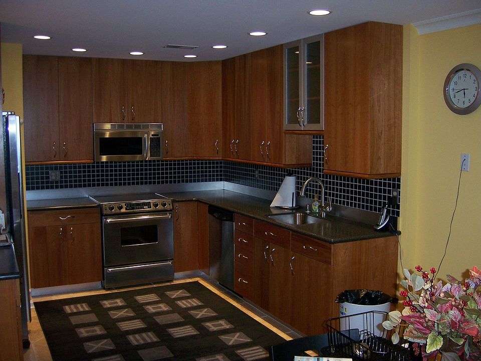 CUSTOM KITCHEN