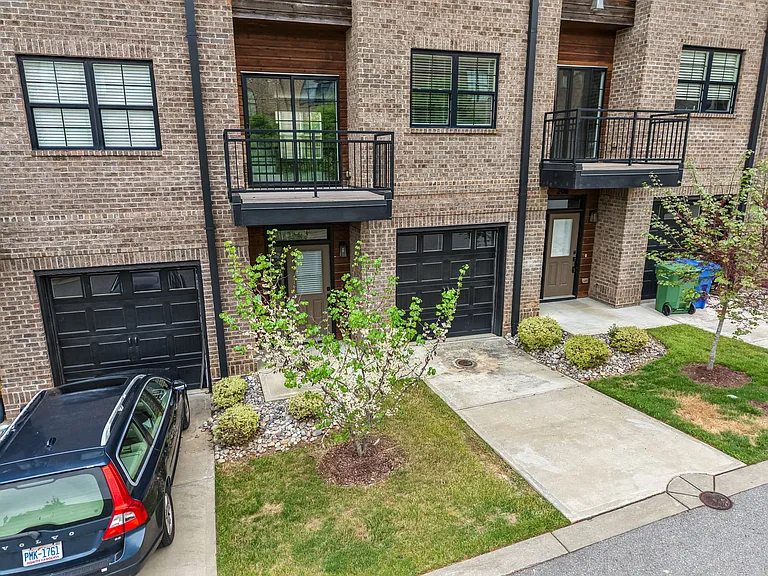 210 Asher Springs Cir — Photo 2
