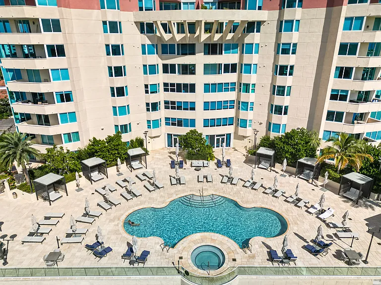 300 S Pointe Dr #405 — Photo 63