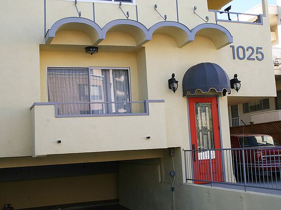 2nd image of 1025 S Sherbourne Dr APT 2
