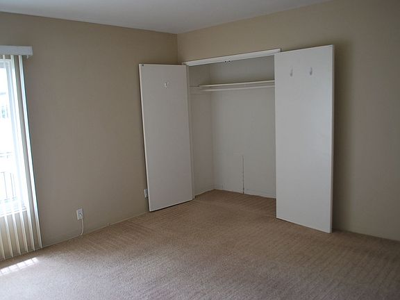 5th image of 3012-3022 Luna St #3020