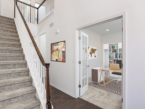 Entry - virtually staged