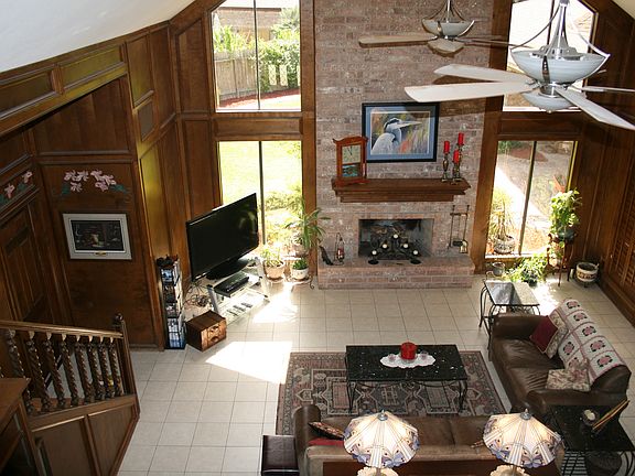 5th image of 6118 Lost Creek Dr