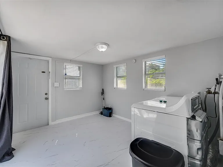 1601 Palm Way — Photo 13
