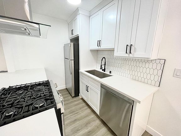 5th image of 3625 McLaughlin Ave #3
