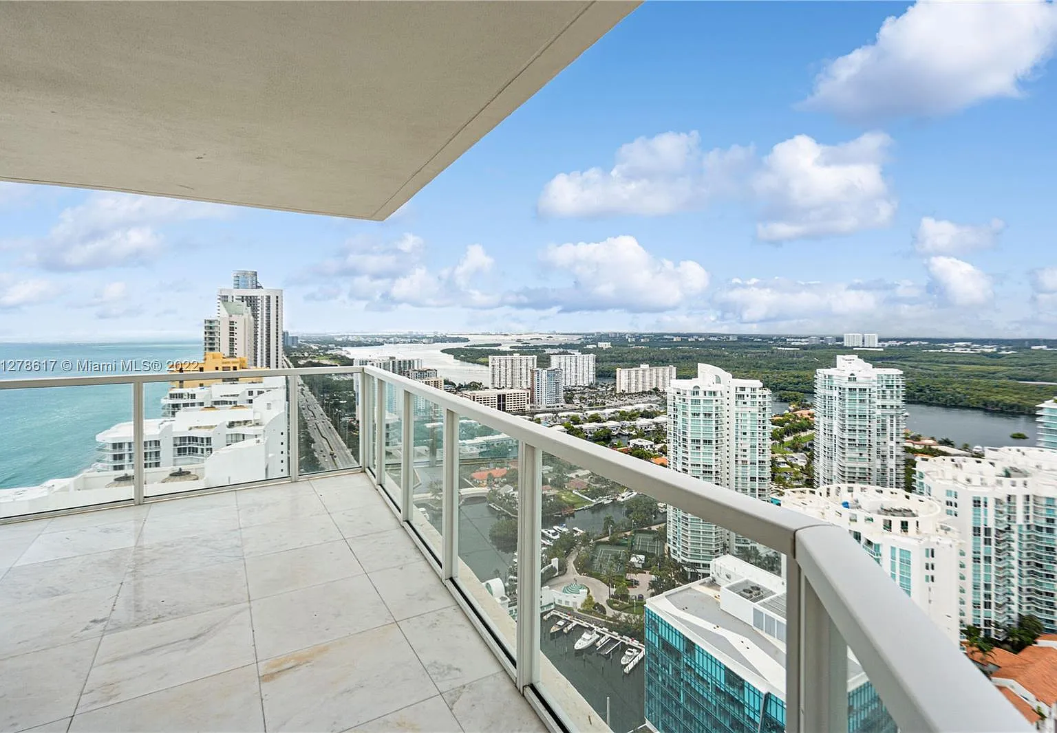La Perla Condo — Photo 4