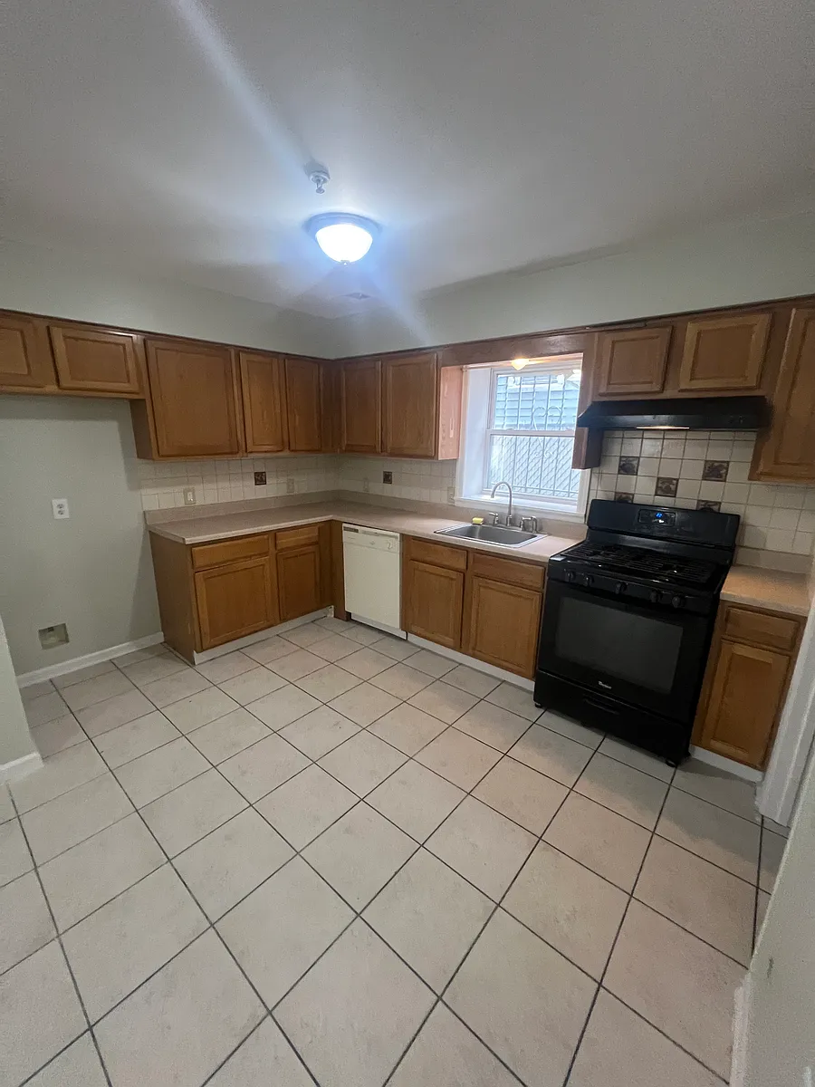 Building Photo - 132 Fabyan Pl #1A