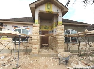 271 Abrego Lake Dr, Floresville, TX 78114