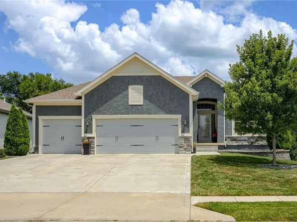 1901 Prairie Grass Dr, Raymore, MO 64083