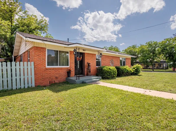 515 W Walnut St, Coleman, TX 76834
