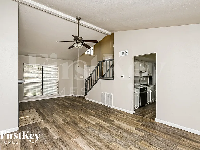 2805 Galemeadow Dr — Photo 3