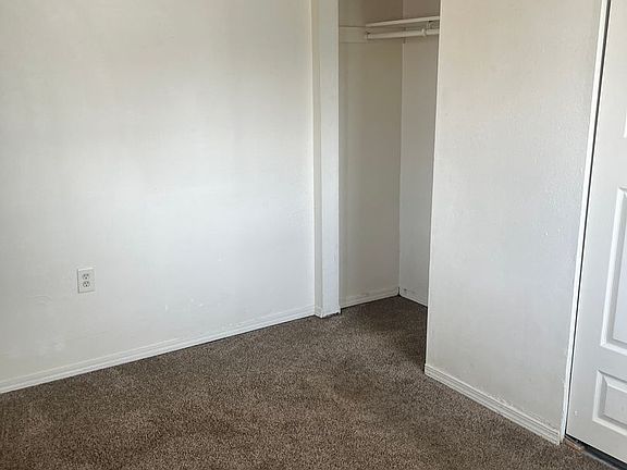 4th image of 214 SW M St #4