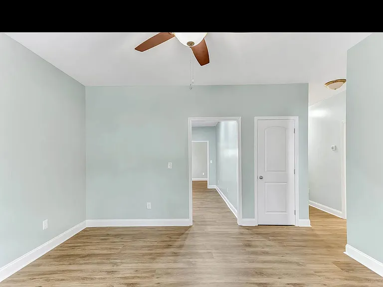 1317 Glenn St — Photo 6