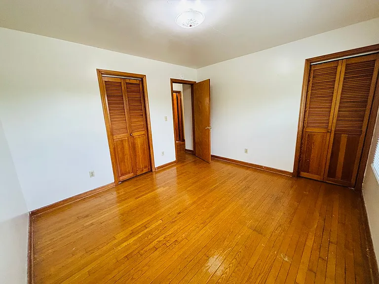 2 Bedroom, 1 Bath Apartment — Photo 17