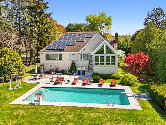 2nd image of 33 Hillandale Road