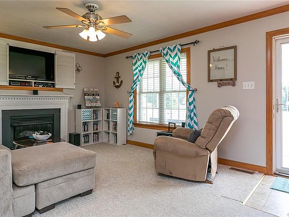 5th image of 227 Pond Dr