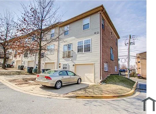 6 bed, 2400 sqft, $6,500 — Photo 2